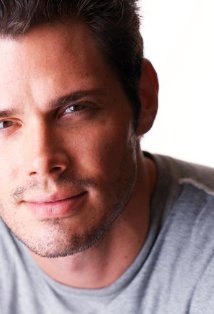 фото Джош Касобон