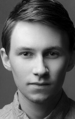 фото Брэдли Холл