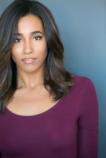 фото Тиана Окойе