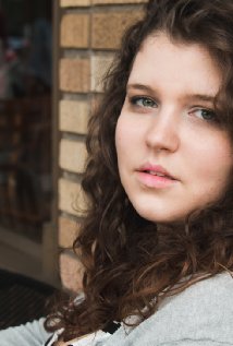 фото Карли Вудс