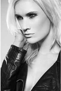 фото Кира Смит