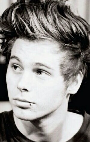 фото Люк Хеммингс