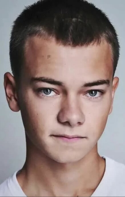 фото Конрад Кхан