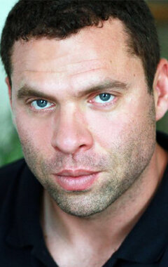 фото Адам Бейзил