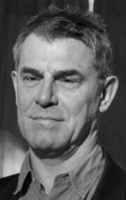 фото Саймон Ньюби