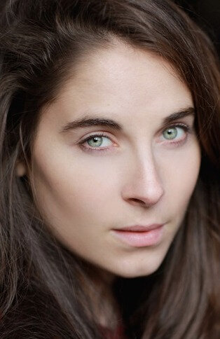 фото Люси Итон