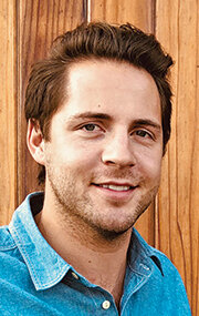 фото Том Акерли