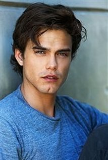 фото Джош Коннор