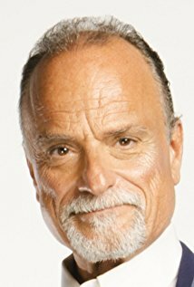 фото J.J. Crowne