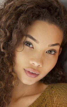 фото Эшли Мур