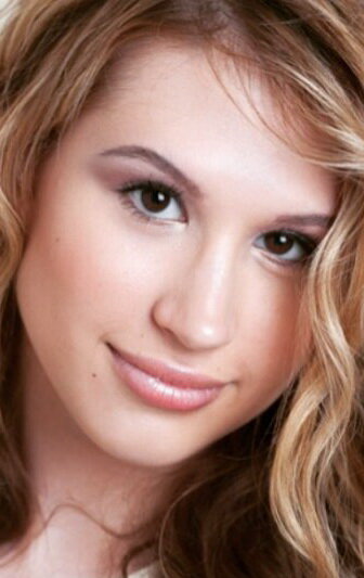 фото Карли Иден