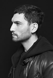 фото Джошуа Цукер Плюда