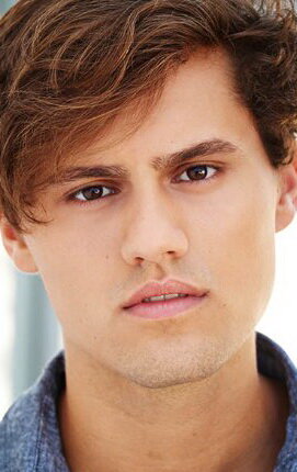 фото Брэйди Доуэд