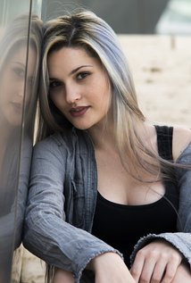 фото Tyla Vlavianos