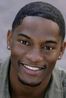 фото Lorean Strauther