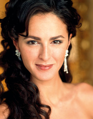 фото Моника Эстарреадо