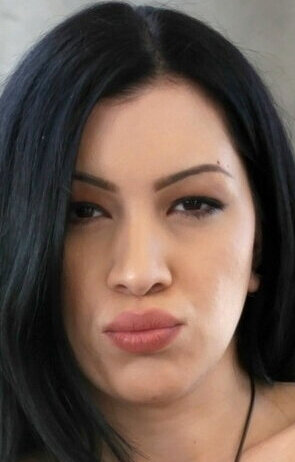 фото Cassandra Cain