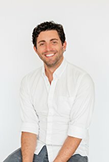 фото Джош МакГуайр