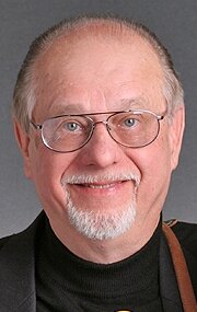 фото Дэннис Коффи