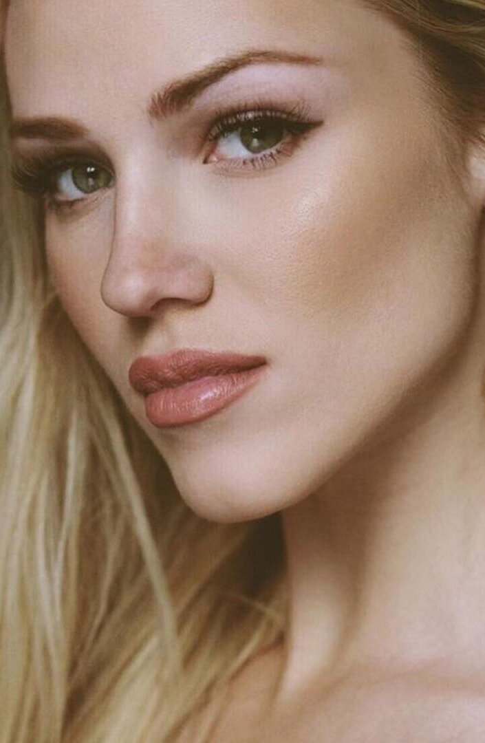 фото Элизабет Пози