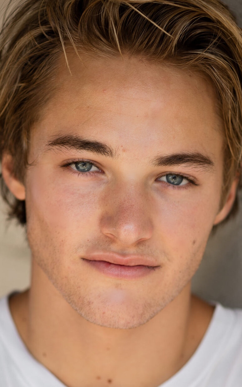 фото Митчелл Хуг