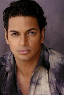 фото Крис Логан