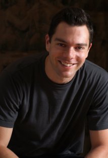 фото Адам Гров