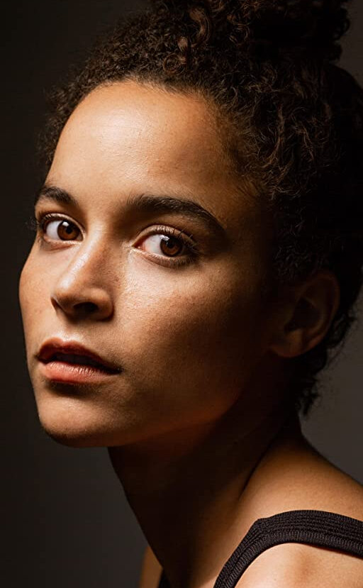 фото Джулиана Кэнфилд