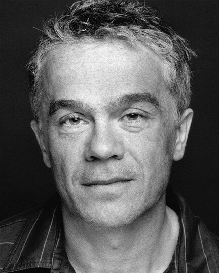 фото Джеймс Холмс