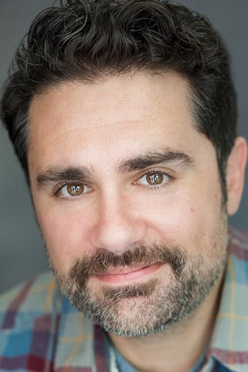 фото Josh Panagiotou