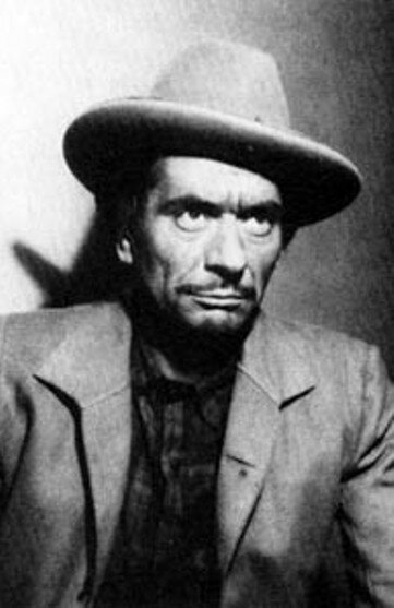 фото Янош Маклари