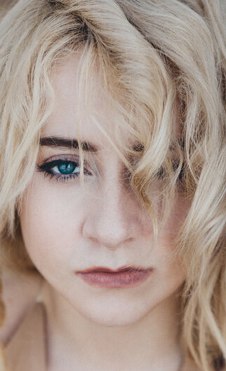 фото Вивьенн Морт