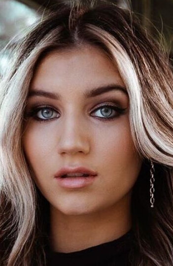 фото Madison Lewis