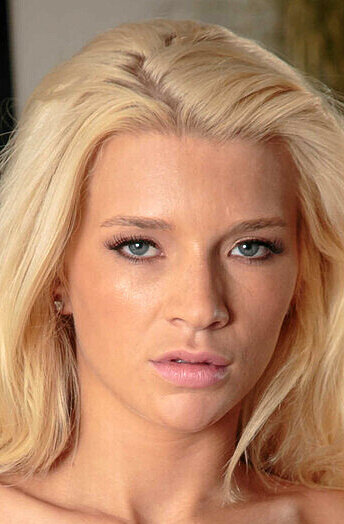 фото Addison Avery