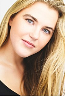 фото Maddie Small