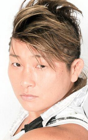 фото Мика Акино