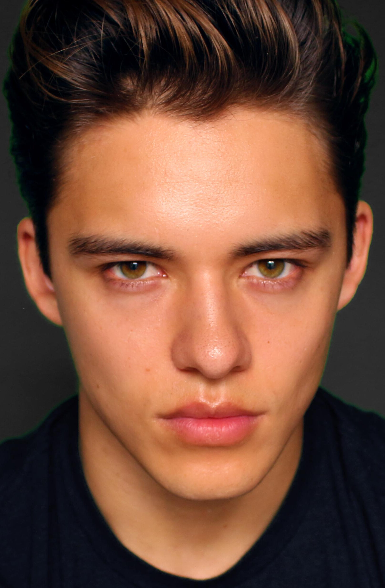 фото Эверетт Такер