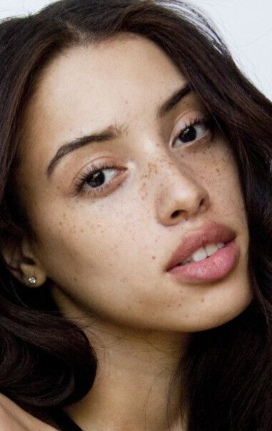 фото Хадиджа Ред Тандер