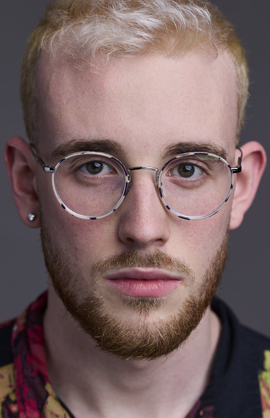 фото Леви Менн