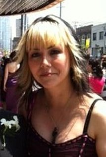 фото Бонни Сазерленд