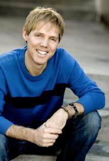 фото Шелби Бонд