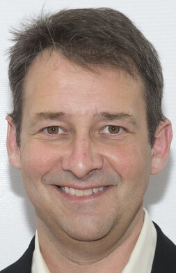 фото Джош Шелов