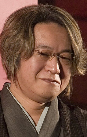 фото Нацухико Кёгоку