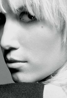 фото Джуна Бел