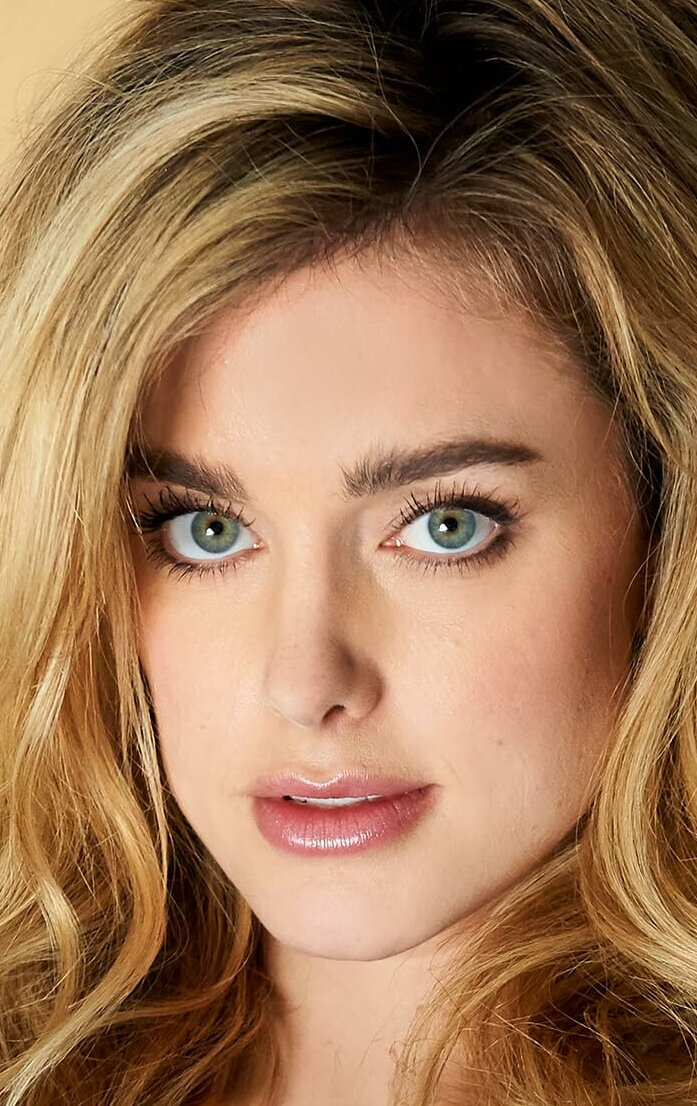 фото Эшли Ньюбро