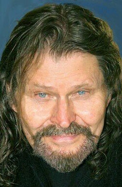 фото Брюс Гловер