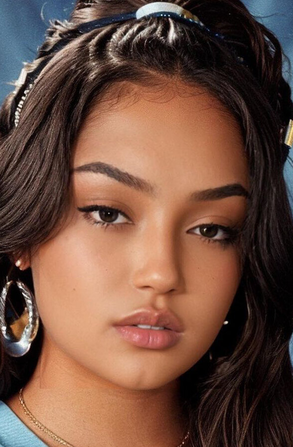 фото Avani Gregg