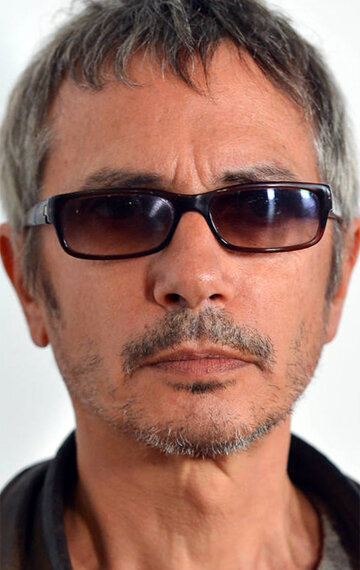 фото Леос Каракс