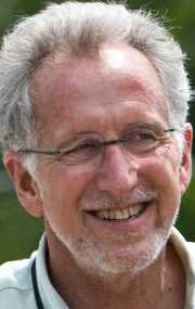 фото Том Стерн