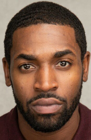 фото Акил Ларджи